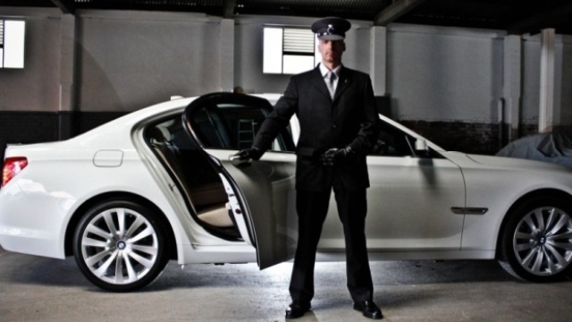 The Elegance of Chauffeur Service: A Luxurious Travel Experience